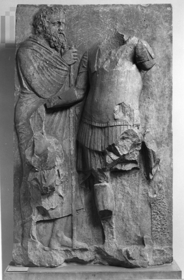 Eπιτύμβια ανάγλυφη στήλη  με πολεμιστή.