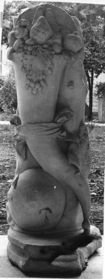 Statue support with cornucopiae.