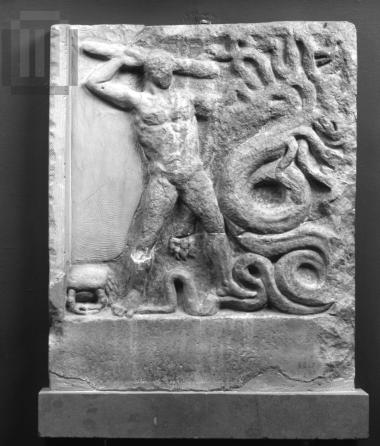 Ανάγλυφη πλάκα με Ηρακλή και Λερναία Ύδρα.