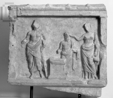 Ψηφισματική στήλη με στέψη Αρτικλείδη από Υγιεία.