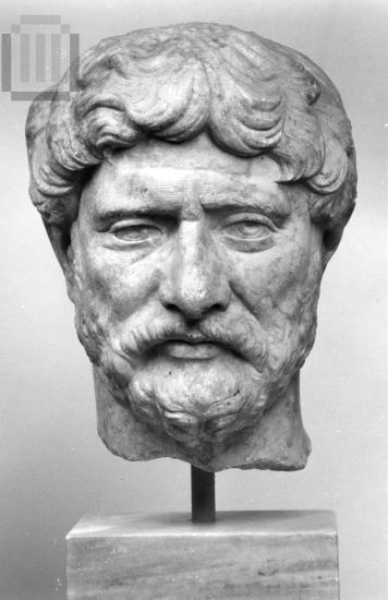 Εικονιστική κεφαλή κοσμητού.