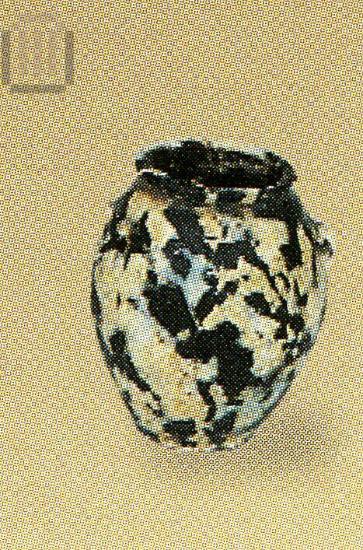 Λίθινο μικύλο δίωτο πιθόσχημο αγγείο.