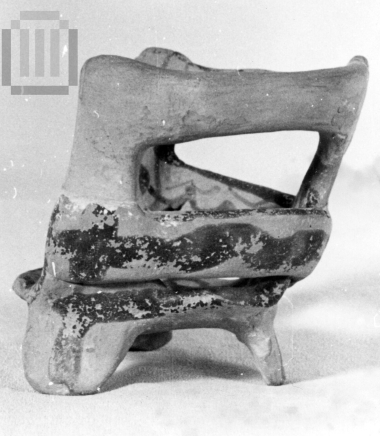 Clay model of a tripod throne.