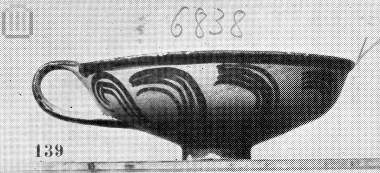 Κύαθος με  γραπτή διακόσμηση.