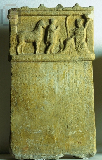 Naiskos stele.