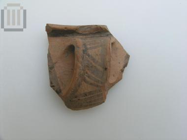 Θραύσμα  δίωτης φιάλης με αμαυρόχρωμη  διακόσμηση.