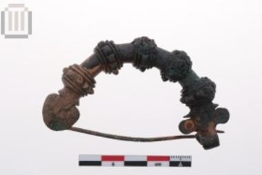 Bronze bow fibula