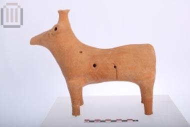 Πλαστικό αγγείο με μορφή βοοειδούς (ρυτό)