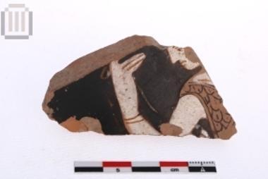 Όστρακο ανοιχτού πήλινου αγγείου με ερυθρόμορφη παράσταση