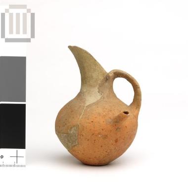 Jug-shaped feeding bottle