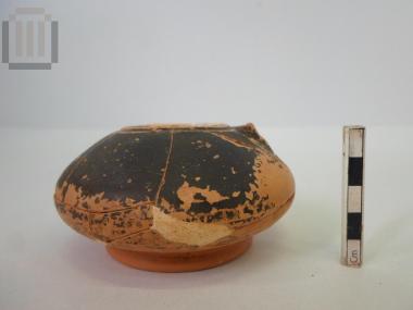 Μελαμβαφής ασκός τύπου guttus από την Ελέα