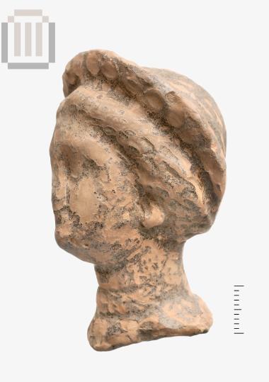 Κεφαλή πήλινου γυναικείου ειδωλίου από το Δυμόκαστρο