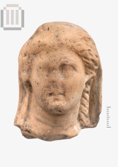Κεφαλή πήλινου γυναικείου ειδωλίου από το Δυμόκαστρο