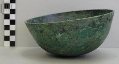 Χάλκινη φιάλη