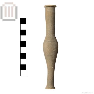 Πήλινο ατρακτόσχημο μυροδοχείο από το Δυμόκαστρο