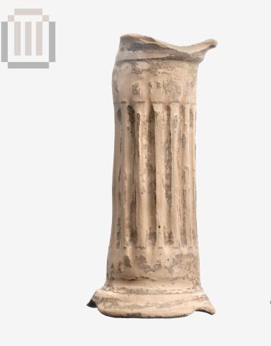Πήλινος ραβδωτός κιονίσκος από ομοίωμα ναΐσκου από το Δυμόκαστρο
