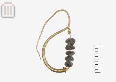 Gold earring from Mazarakia