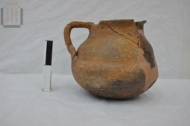 Πήλινη μόνωτη χύτρα από τη Μαζαρακιά