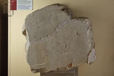 Τμήμα λίθινης επιγραφής (λογαριασμός επί του άρχοντος Δαμοχάρη)