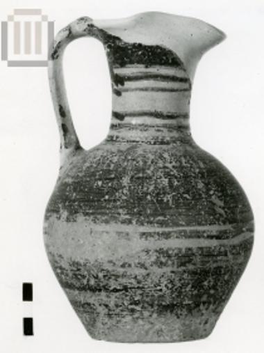 Οινοχόη με επίπεδη βάση