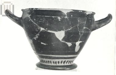 Black-glazed skyphos