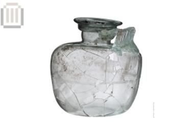 Γυάλινη οινοχόη από τη Μαζαρακιά