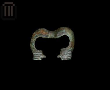 Τμήμα πόρπης ζώνης με εγχάρακτη γραμμική διακόσμηση