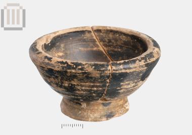 Πήλινο μελαμβαφές σκυφίδιο από την Ελέα