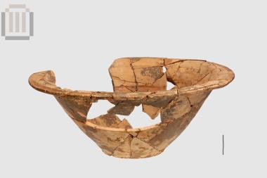 Πήλινη λεκανίδα από το Φράγμα Καλαμά