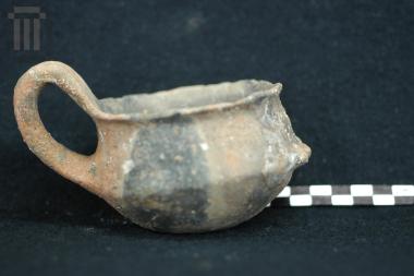 Semi-globular kyathos