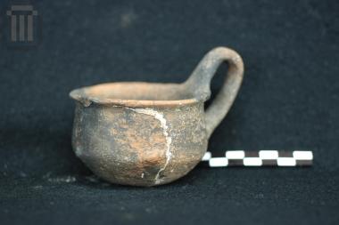 Clay semi-globular kyathos