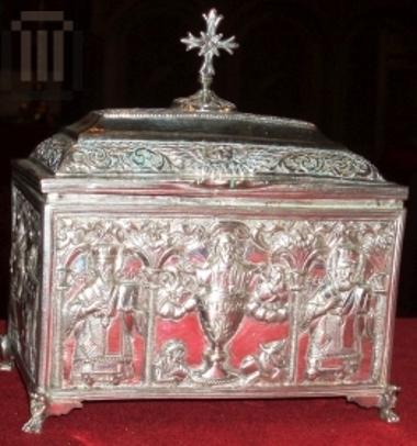 Artophorion  attached to small chest