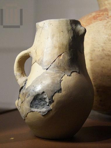 Jug with bird-shaped rim