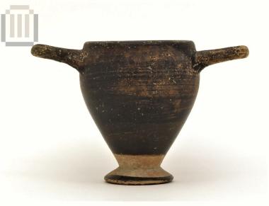 Black-glazed kotyle