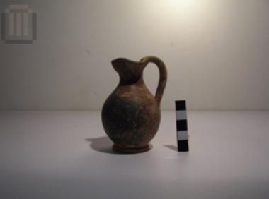 Τριφυλλόστομη οινοχόη