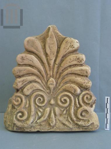 Μέτωπο πήλινου ηγεμόνα καλυπτήρα (ακροκέραμο) από τα Γίτανα