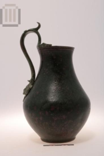 Χάλκινη οινοχόη