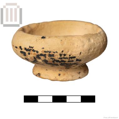 Πήλινο μελαμβαφές σκυφίδιο από την Κυρά Παναγιά