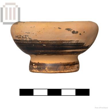 Πήλινο μελαμβαφές σκυφίδιο από την Κυρά Παναγιά