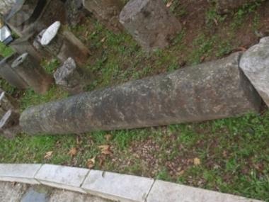 Αρράβδωτος κίονας