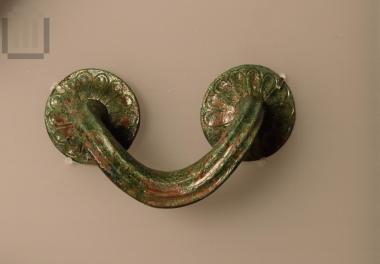 Ζεύγος  οριζόντιων χάλκινων λαβών υδρίας - κάλπιδος