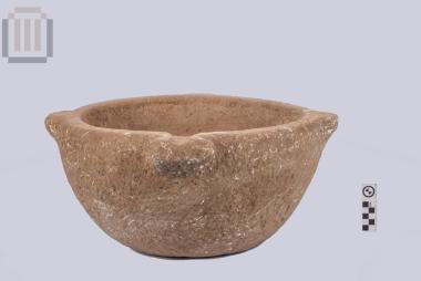 Μαρμάρινη λεκανίδα - γουδί από το Ζερβοχώρι