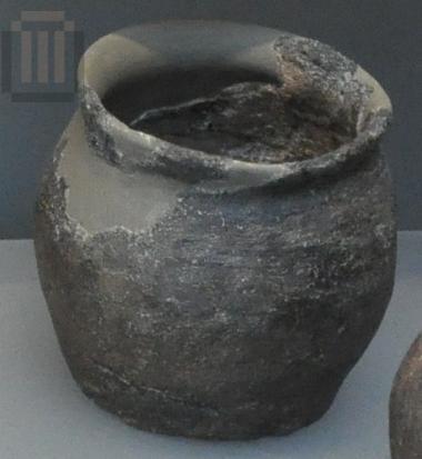 Πήλινο χυτροειδές αγγείο από την Κορύτιανη