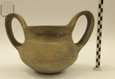 Κάνθαρος με κάθετες υπερυψωμένες λαβές