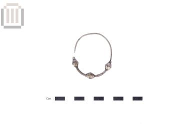 Αργυρό ενώτιο από την Κορύτιανη