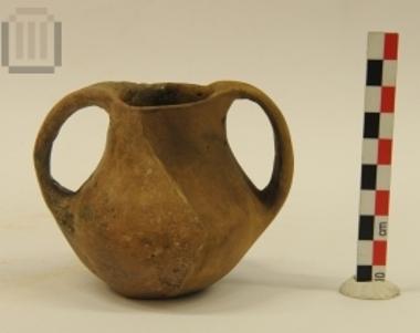 Μικρό δίωτο χειροποίητο αγγείο