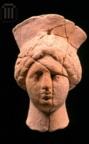 Κεφαλή πήλινου ειδωλίου γυναικείας μορφής από την Κυρά Παναγιά