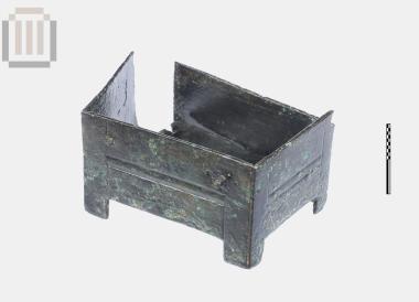 Χάλκινη ορθογώνια πυξίδα από την Ελέα