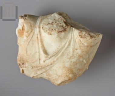 Τμήμα μαρμάρινου γυναικείου κορμού