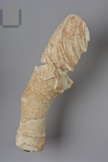 Θραύσμα αριστερού ποδιού γυναικείας μορφής